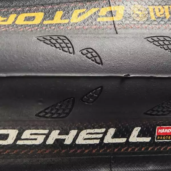 Copertone CONTINENTAL GATOR HARDSHELL 700x28c TubeType Flessibile 4 Copertone CONTINENTAL GATOR HARDSHELL 700x28c TubeType Flessibile - immagine 2